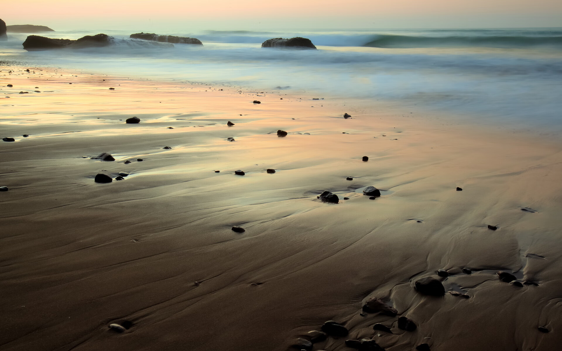 爱游戏中国-中国男篮教练组调整比赛策略 重点突破防线，中国男篮教练阵容