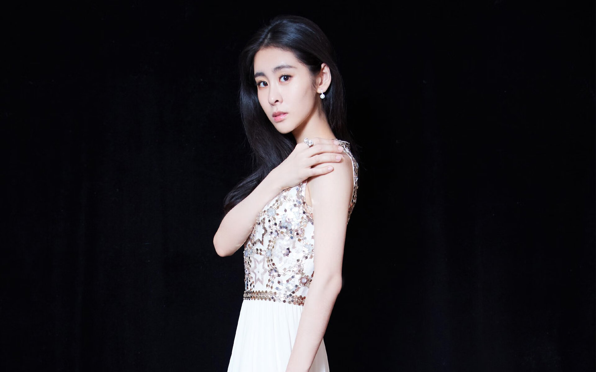 爱游戏娱乐平台-伊利亚·哈伦全程保持强劲节奏，伊利哈德