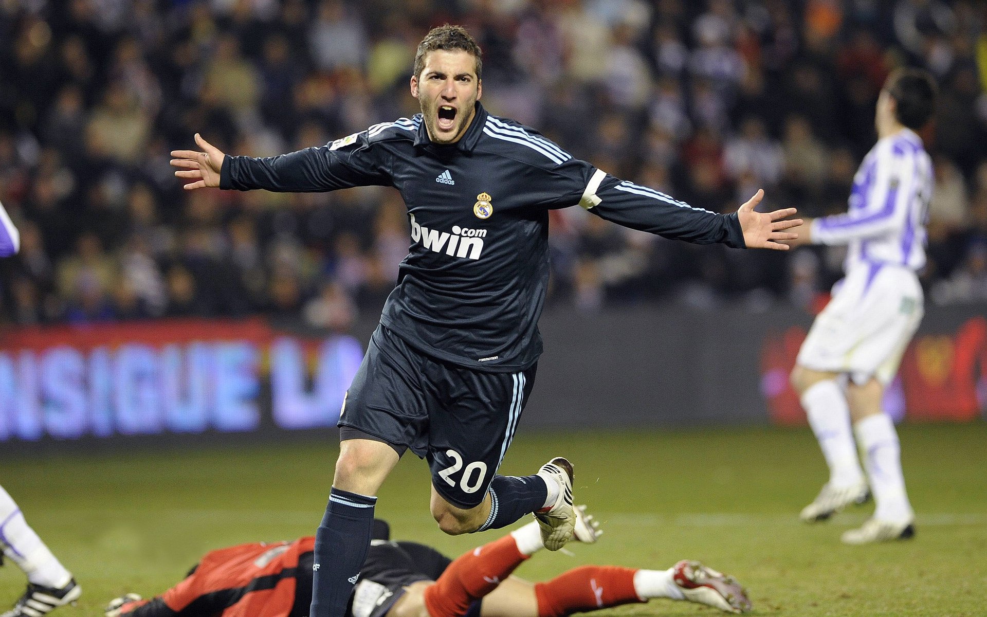 世界杯新周期：检讨“黄牌停赛规则”是否应延至更后阶段 减少明星缺席决赛遗憾